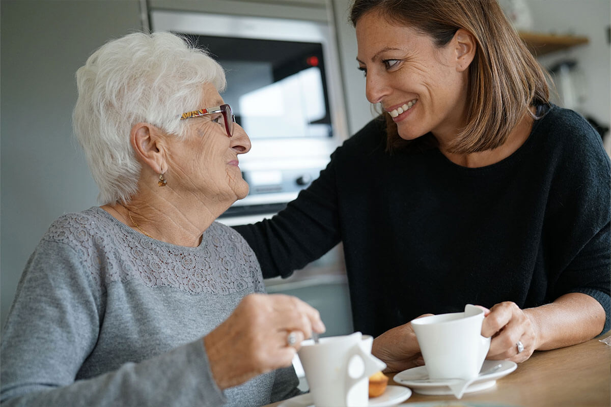 Pourquoi choisir le maintien à domicile pour une personne âgée à Valence, Montélimar, en Drôme et Ardèche ?