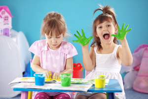 Comment gérer la garde d’enfants avec des horaires atypiques ?